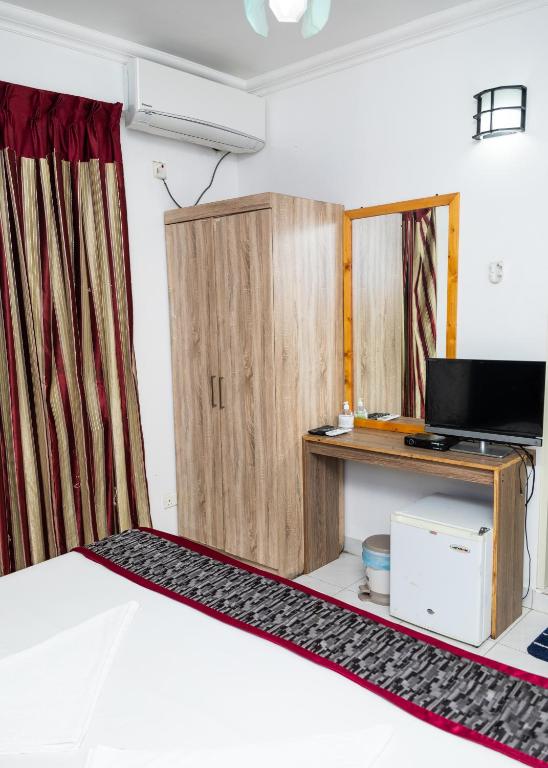 TV a/nebo společenská místnost v ubytování The G Ten Holiday Inn