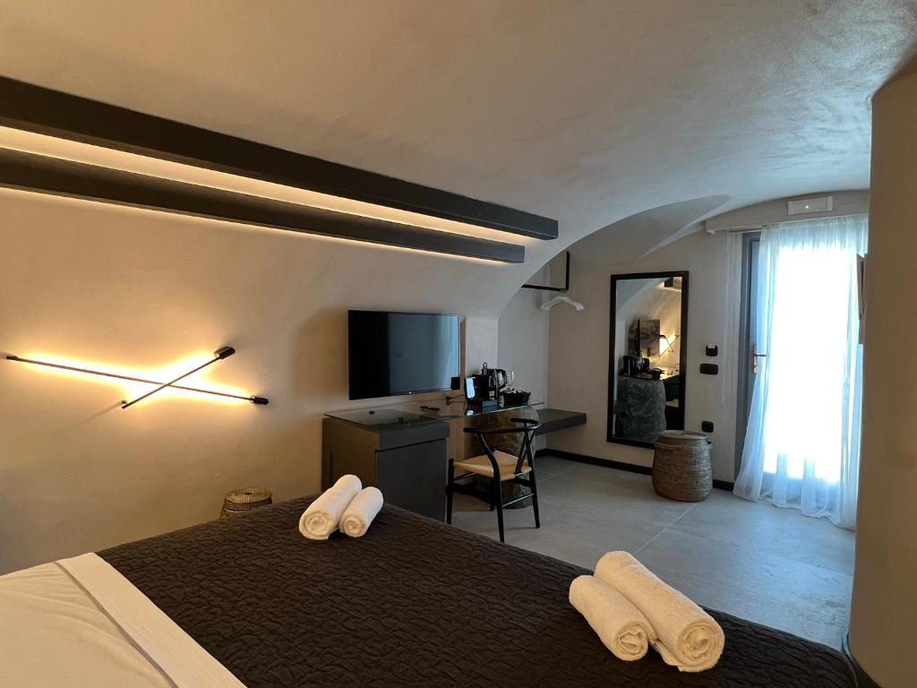 TV a/nebo společenská místnost v ubytování ArmonOia Suites