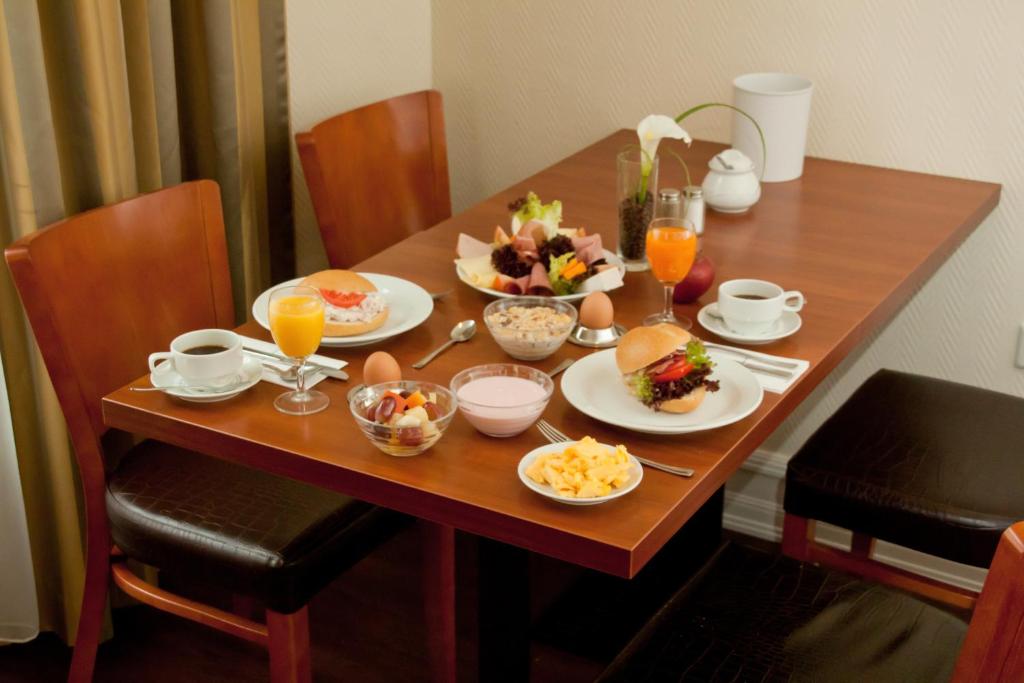 Hotel Continental Hamburg Hauptbahnhof - Resim 18