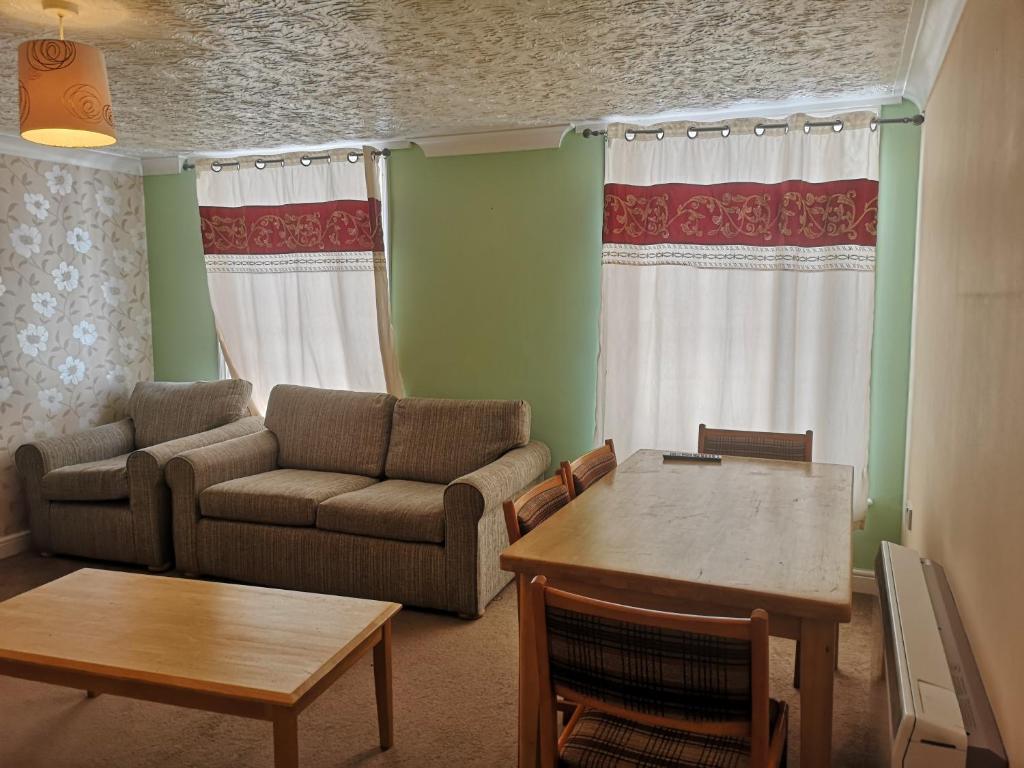 a living room with a couch and a table at Spacious Entire Flat,1D in Great Yarmouth