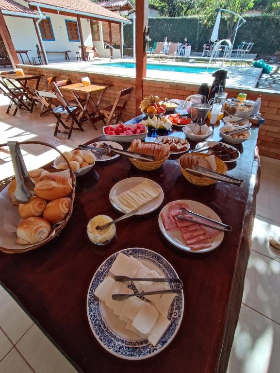 a table with a bunch of food on it at Brisa da Serra Hotel Pousada Pirenopolis in Pirenópolis