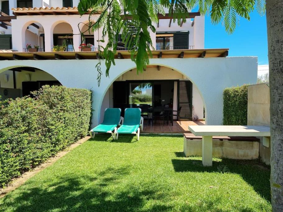 Vonkajšia záhrada v ubytovaní Casa en Les Oliveres ideal para familias con niños