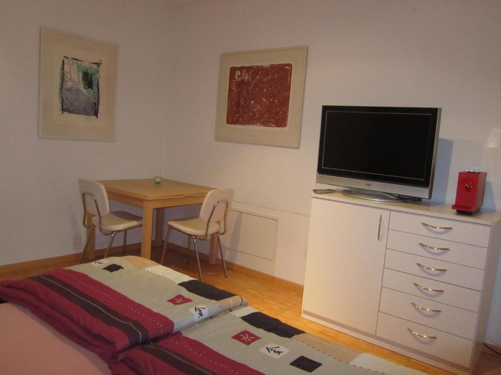 TV a/nebo společenská místnost v ubytování B&B Pension Marina