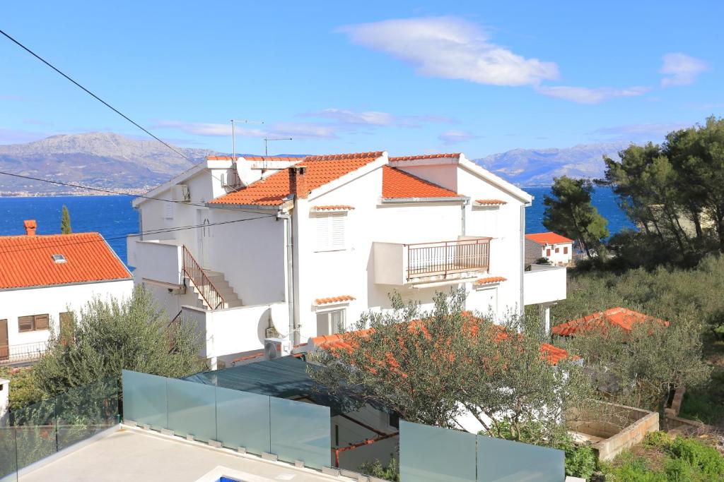 Fotografia z galérie ubytovania Apartments by the sea Slatine, Ciovo - 4871 v Trogiri