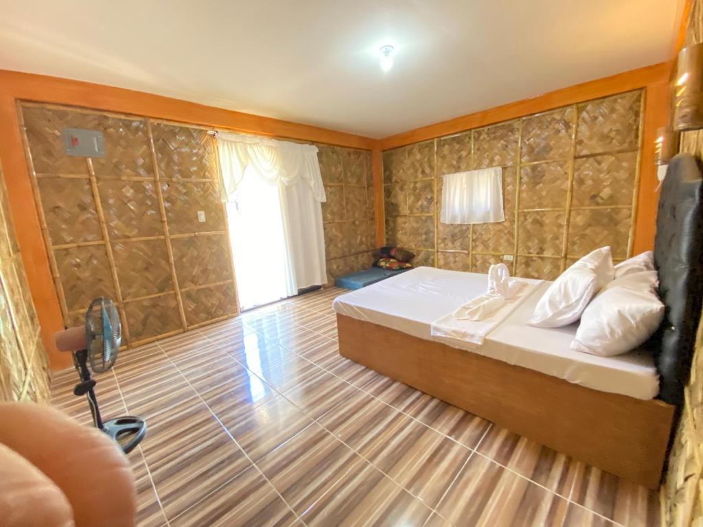Postel nebo postele na pokoji v ubytování Don Roberto's Kubo Resort