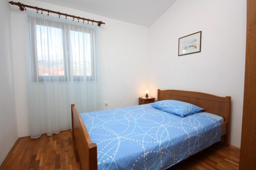Llit o llits en una habitaci&oacute; de Apartments with a parking space Kastel Stafilic, Kastela - 5219