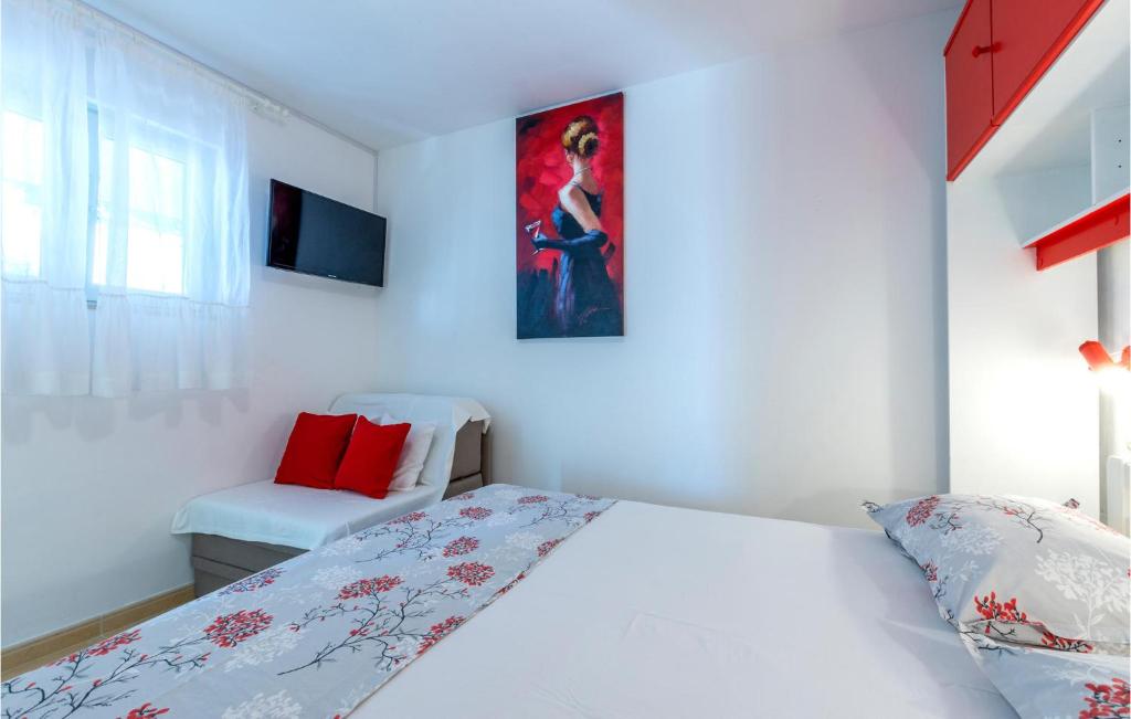 Posteľ alebo postele v izbe v ubytovaní 1 Bedroom Nice Apartment In Pisak