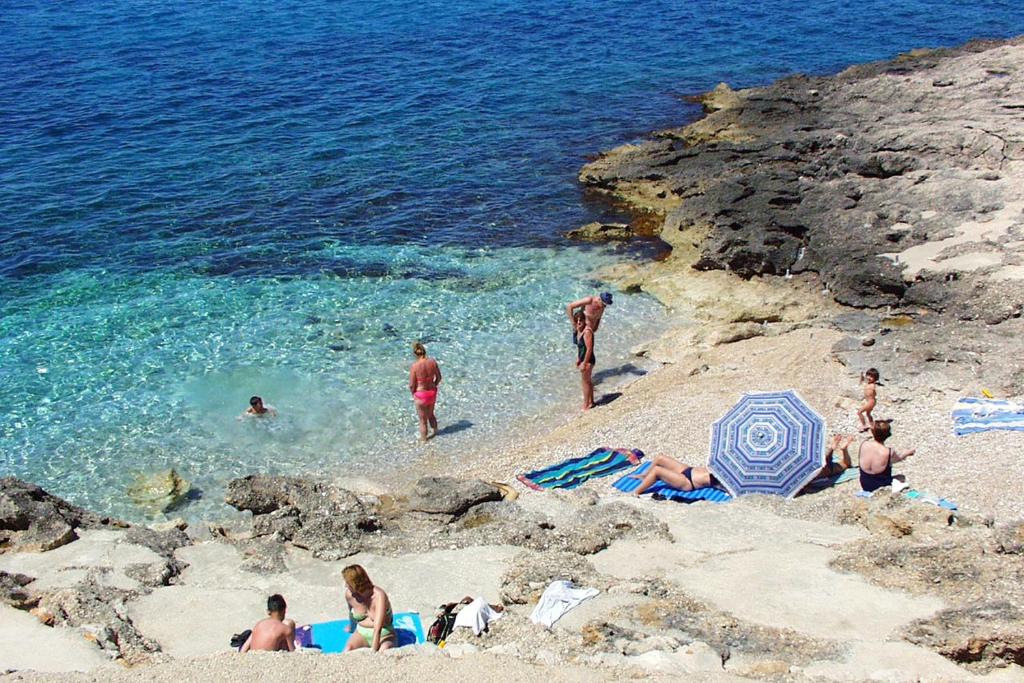 Fotografia z galérie ubytovania Apartments by the sea Jagodna, Hvar - 3249 v destinácii Jelsa