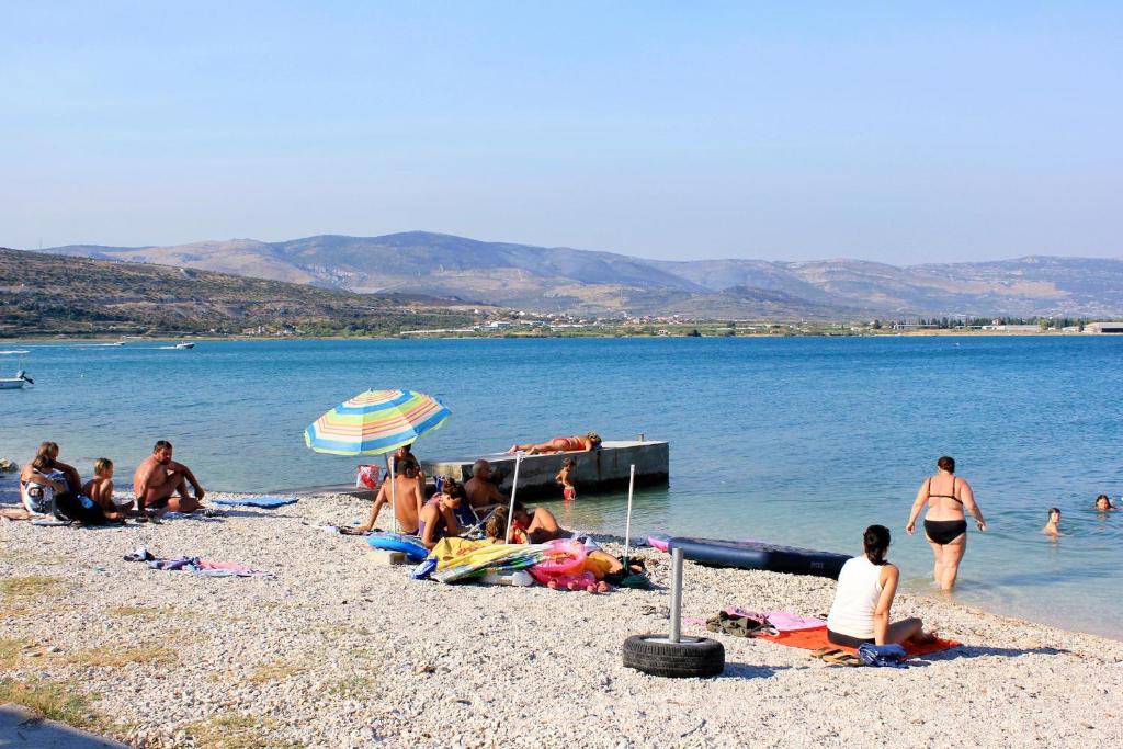 Fotografie z fotogalerie ubytování Apartments by the sea Arbanija, Ciovo - 6062 v Trogiru