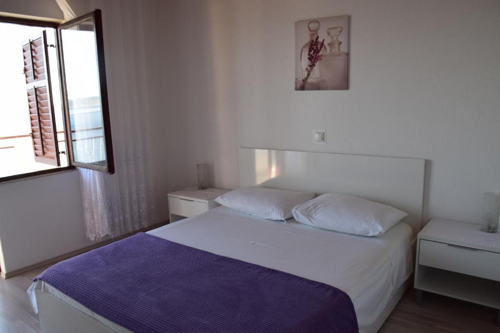 Fotografia z galérie ubytovania Apartments by the sea Ladjin Porat, Paklenica - 6631 v destinácii Starigrad-Paklenica