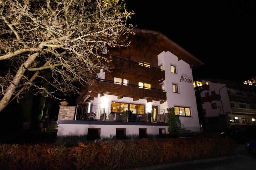 Budova, v ktorej sa apartmán nachádza