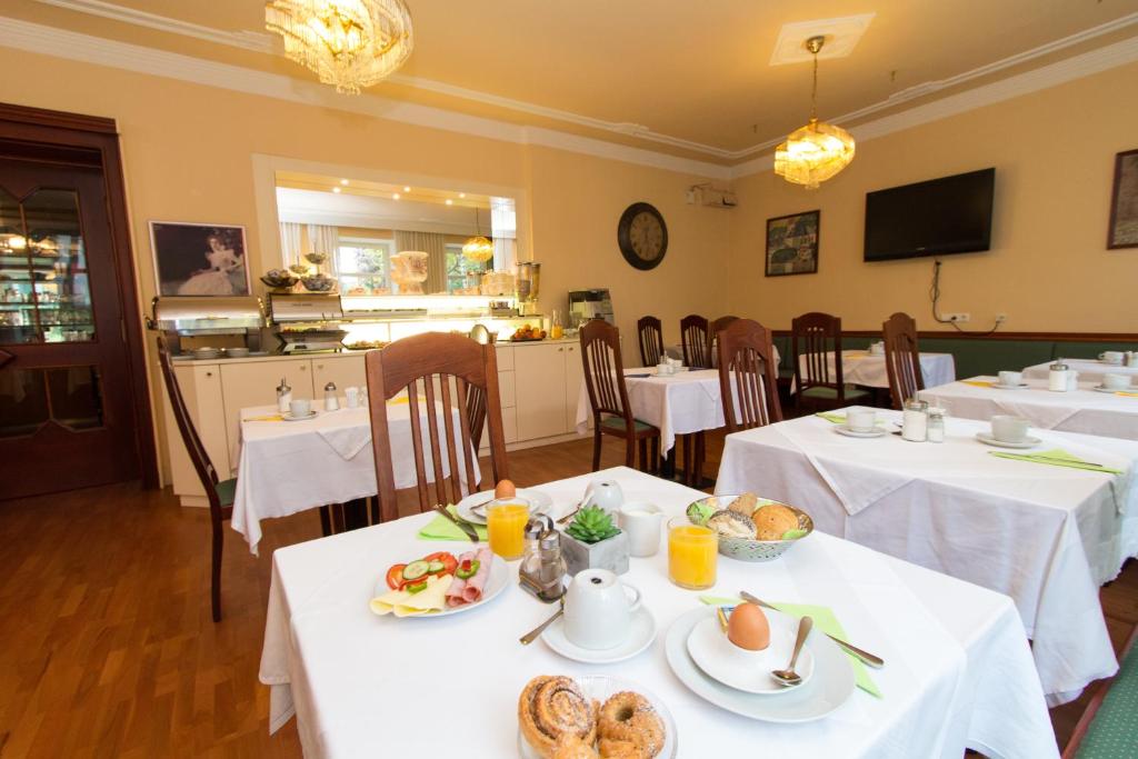 TV a/nebo společenská místnost v ubytování Hotel Klimt