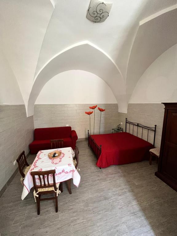 A bed or beds in a room at Le Dimore di "TOTIGGIA"