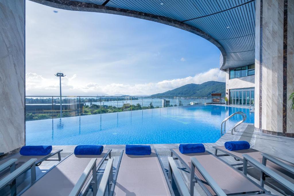 Bazén v ubytování Alan Sea Hotel Danang nebo v jeho okolí