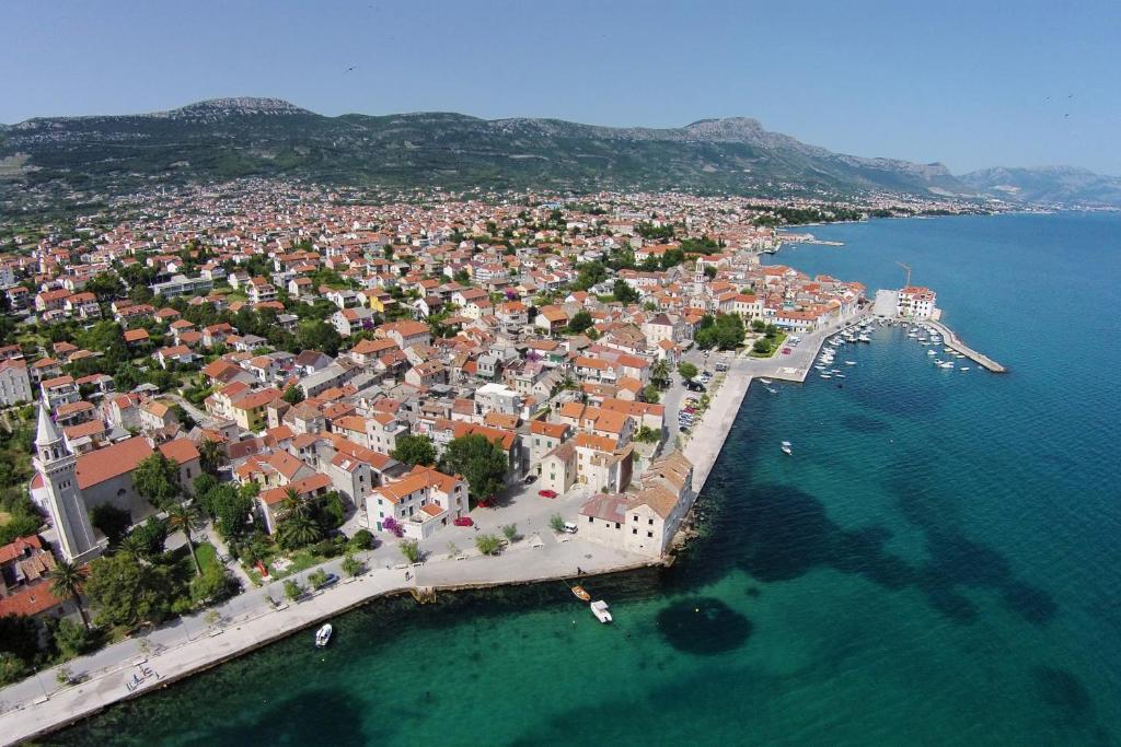 Fotografie z fotogalerie ubytování Apartments with a parking space Kastel Stafilic, Kastela - 13375 v destinaci Kaštela