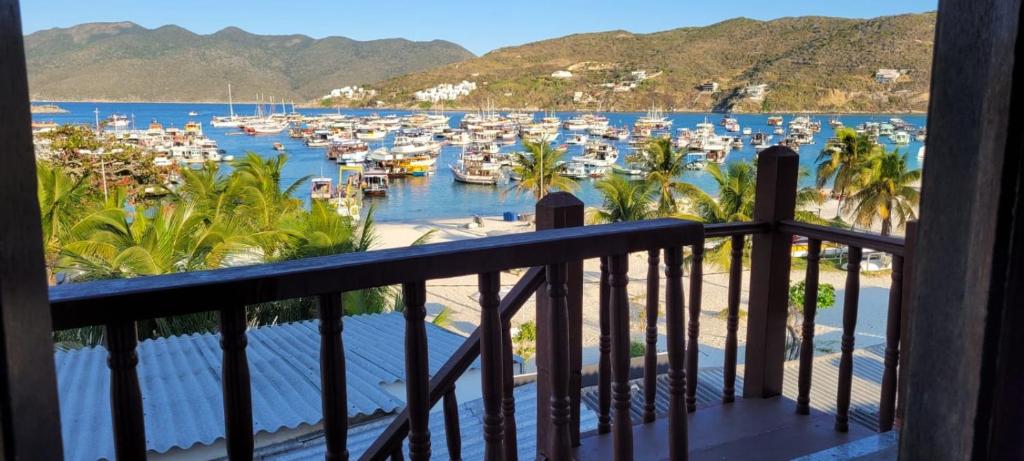 a view of a marina with boats in the water at Flat vista incrível in Arraial do Cabo