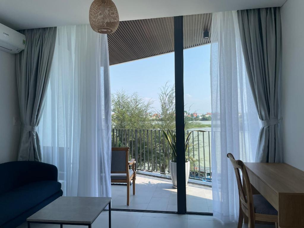 Studio Serviced Apartments