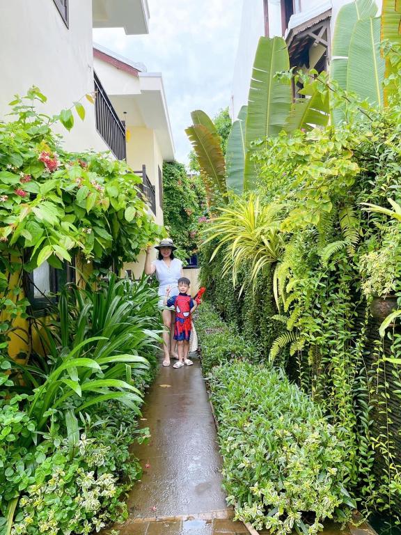 Biệt Thự Nhìn Ra Vườn