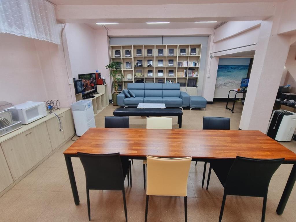 a large dining room with a table and chairs at Moon Sun Guesthouse in Seoul