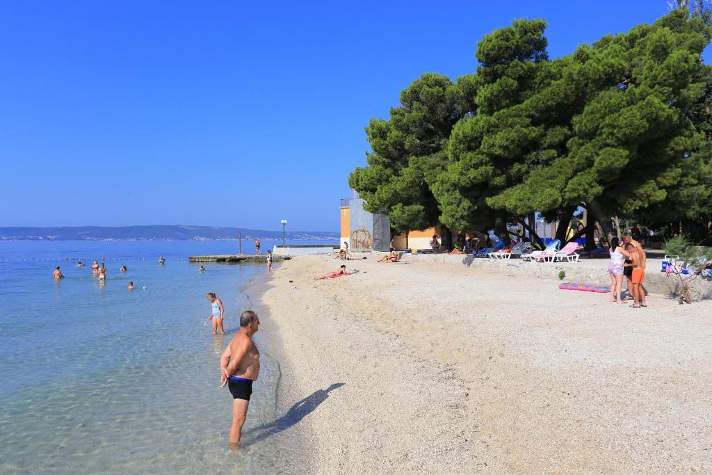 Fotografie z fotogalerie ubytování Apartments by the sea Kastel Kambelovac, Kastela - 14364 v destinaci Kaštela