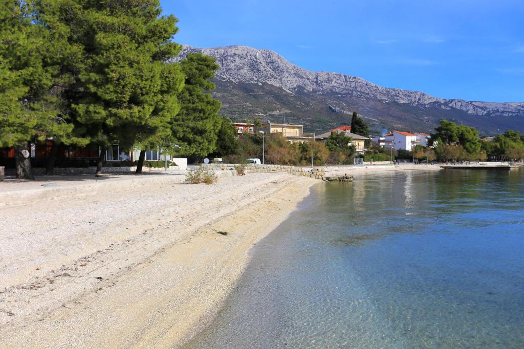 Fotografie z fotogalerie ubytování Apartments by the sea Kastel Kambelovac, Kastela - 14364 v destinaci Kaštela