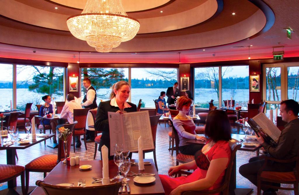 Výhled na řeku, která protéká v blízkosti hotelu