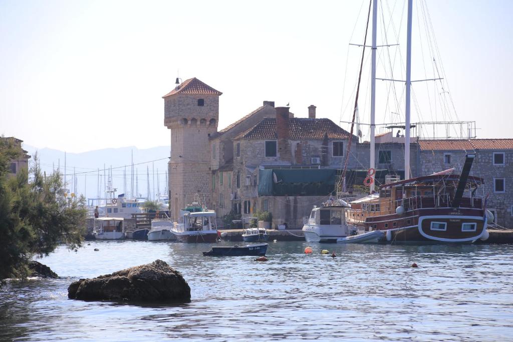 Fotografia z galérie ubytovania Apartments with a parking space Kastel Gomilica, Kastela - 15563 v destinácii Kaštela