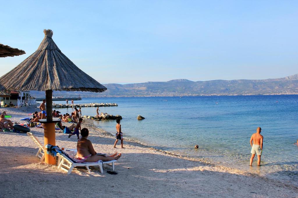 Fotografie z fotogalerie ubytování Apartments by the sea Slatine, Ciovo - 2039 v destinaci Slatine
