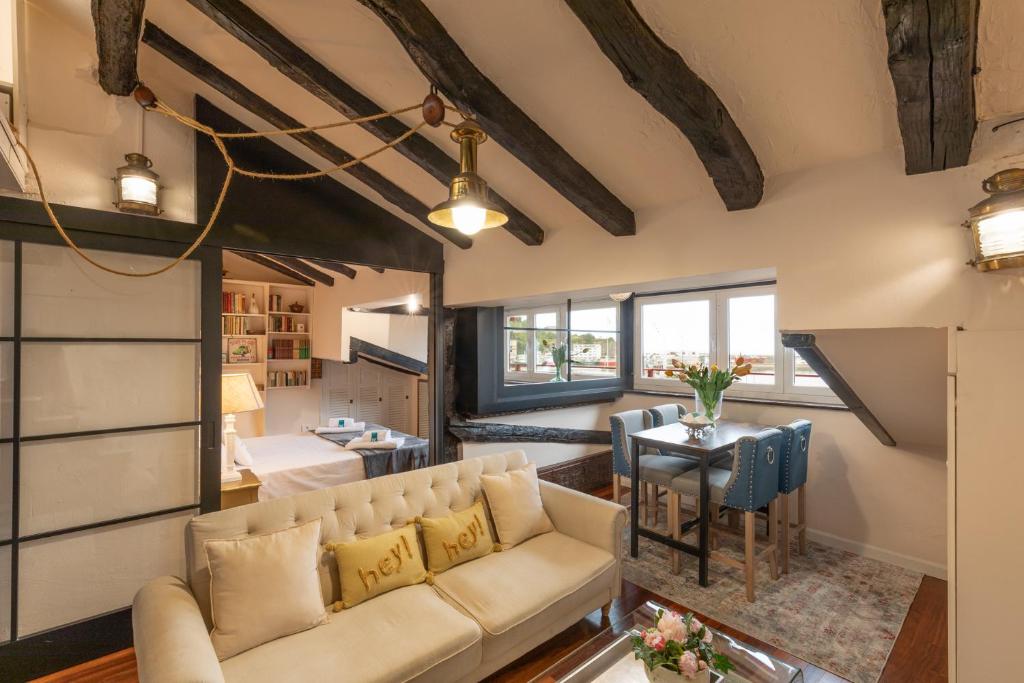a living room with a couch and a table at Itsasaurre - baskeyrentals in Ondárroa