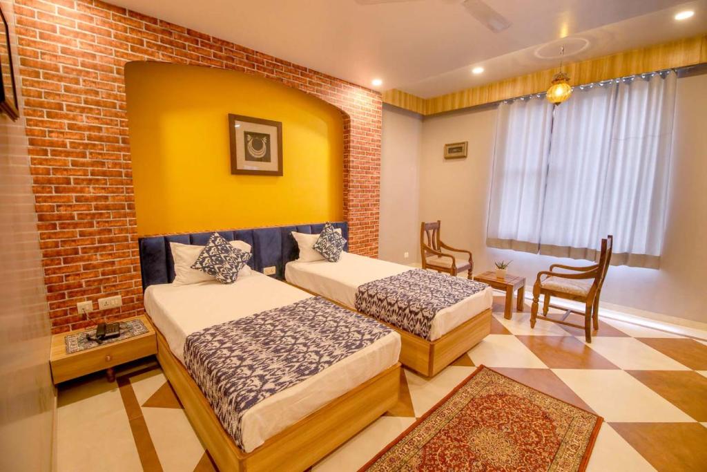 Llit o llits en una habitació de Gems Suites-A Boutique Stay