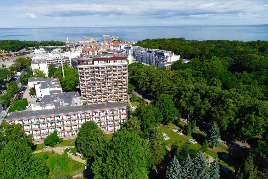 an overhead view of a large building in a city at SP ZOZ Sanatorium Uzdrowiskowe MSWiA w Kołobrzegu in Kołobrzeg