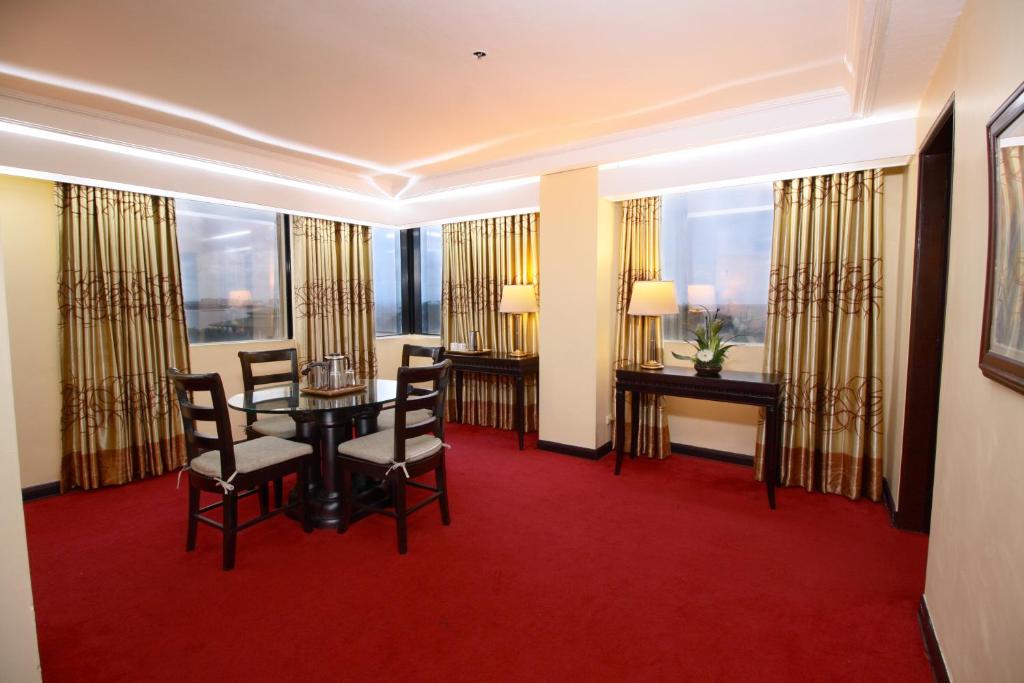 Posezení v ubytování Bayview Park Hotel Manila