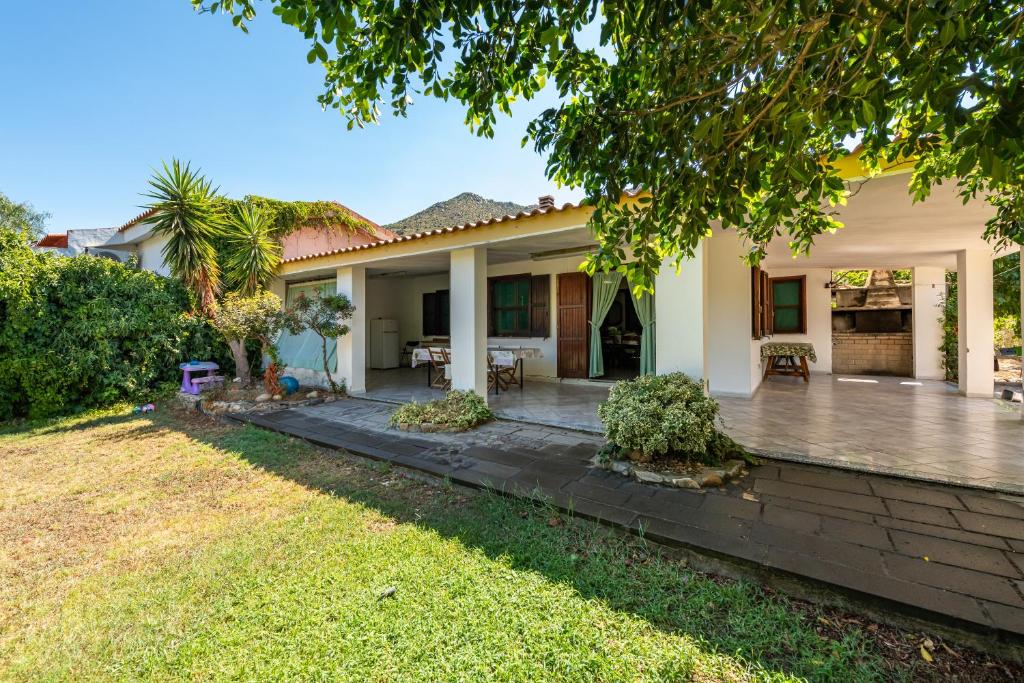 Villa Liori a Solanas - Incantevole casa con vista monti