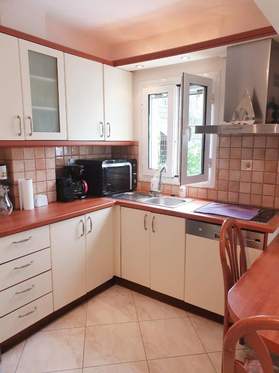 Kuchyň nebo kuchyňský kout v ubytování HOUSE SUITES DOMAINE