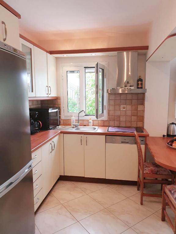 Kuchyň nebo kuchyňský kout v ubytování HOUSE SUITES DOMAINE