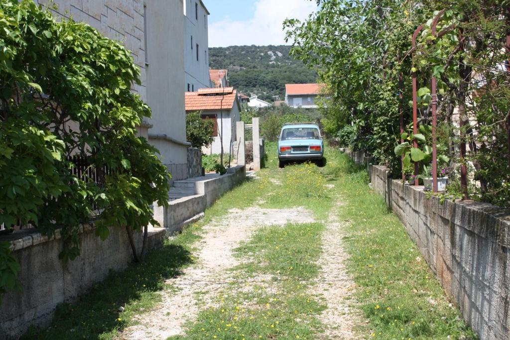 Vonkajšia záhrada v ubytovaní Apartment Vinisce 4892b