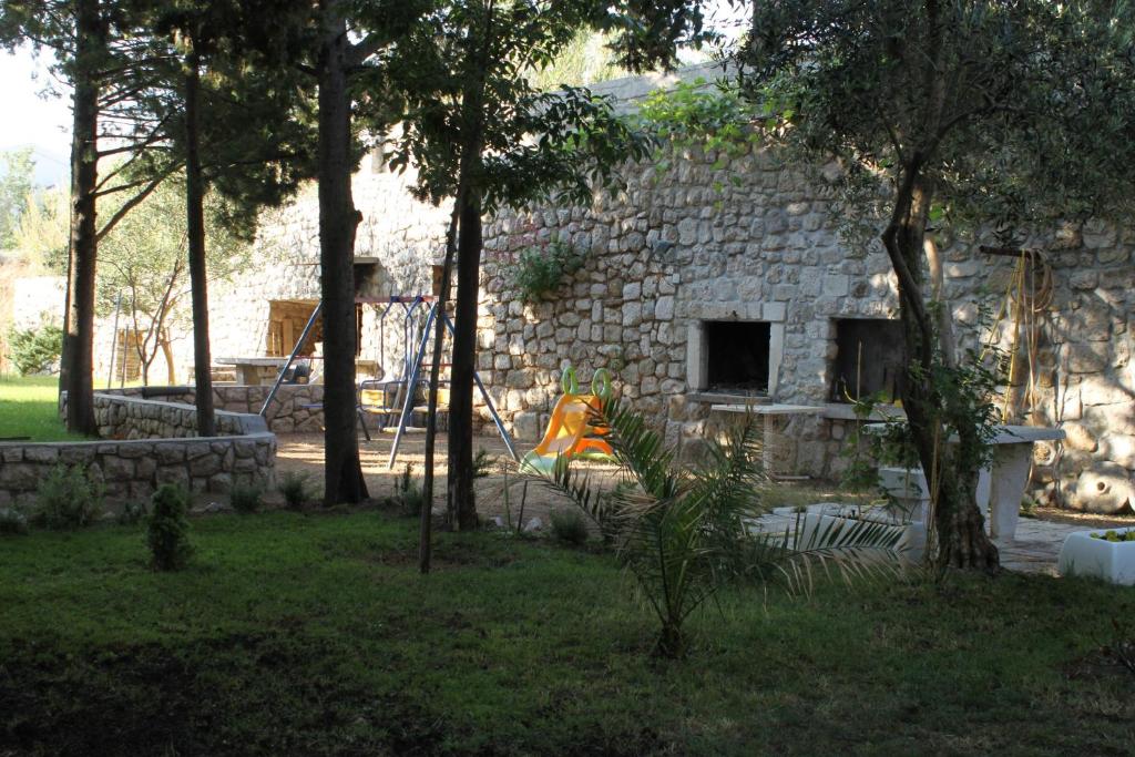 Ogród w obiekcie Apartment Pag 6467c