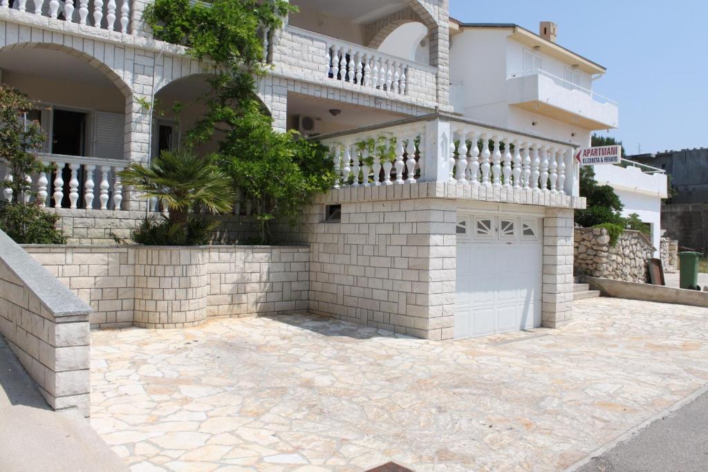 Budynek, w którym mieści się apartament