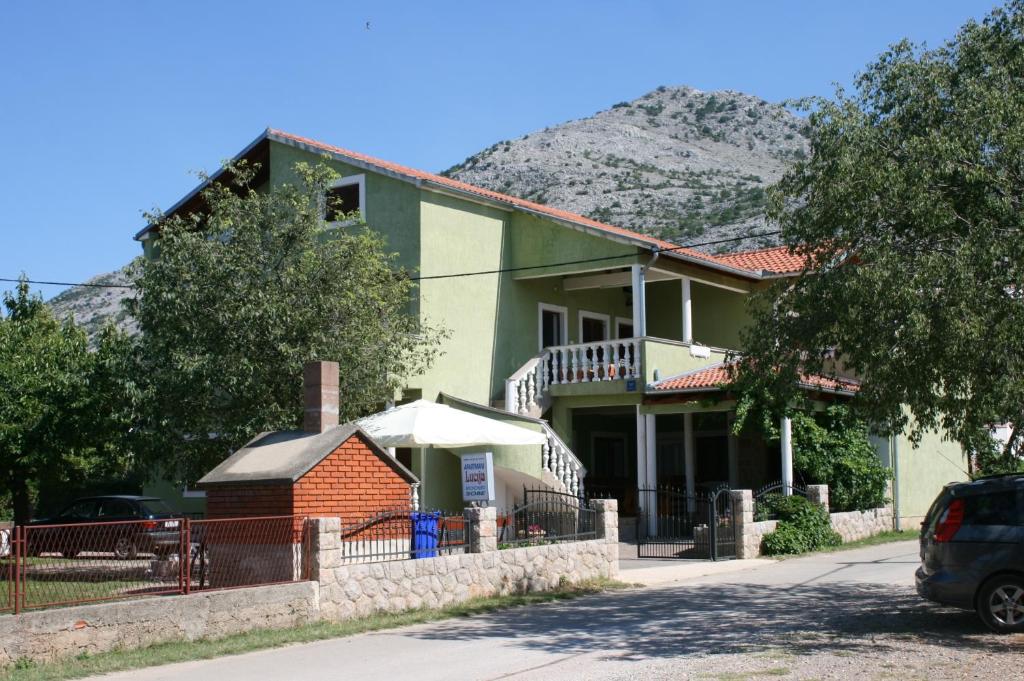 Výhľad na hory alebo výhľad na hory priamo z apartmánu