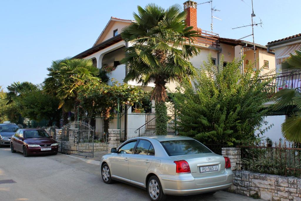 a silver car parked in front of a house at Studio Novigrad 2536b in Novigrad Istria