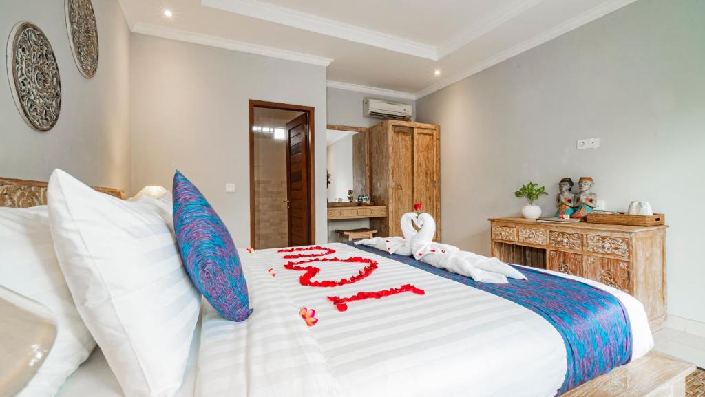 Postel nebo postele na pokoji v ubytování Ayu Sari Guesthouse by Mahaputra