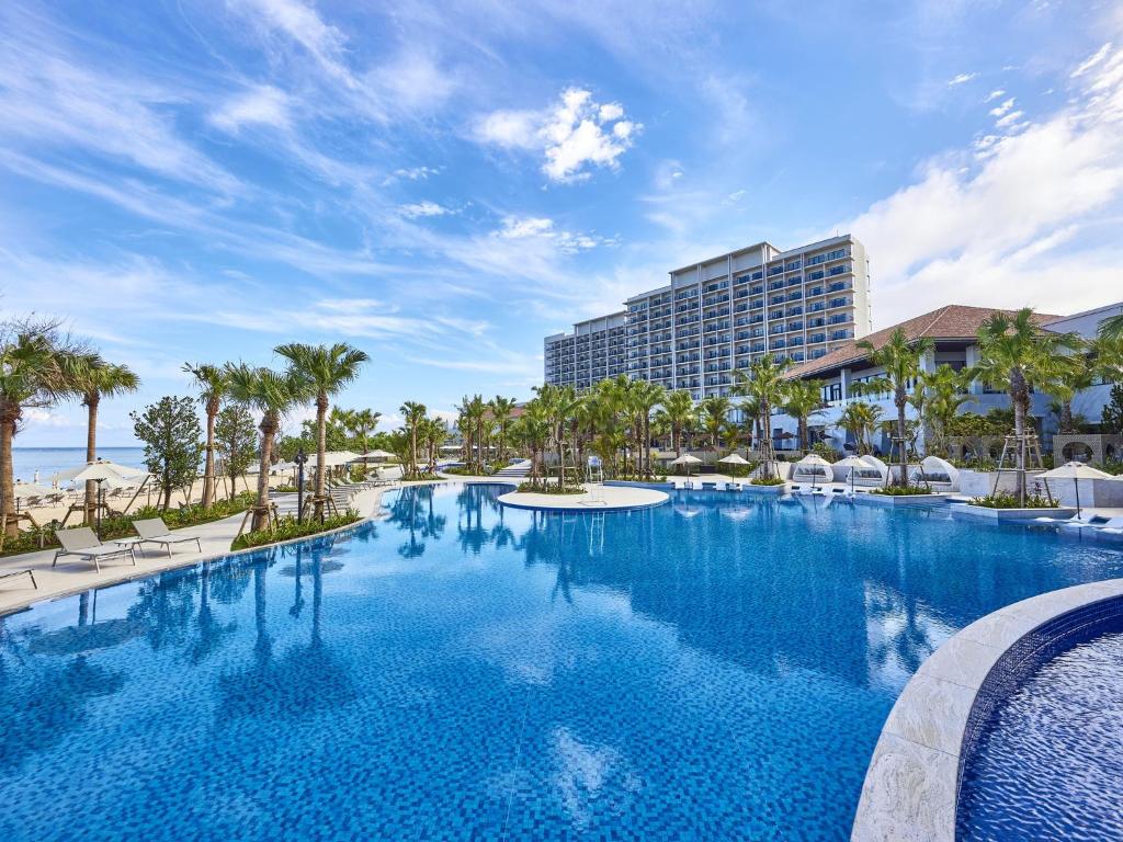 Бассейн в Ryukyu Hotel & Resort Nashiro Beach или поблизости