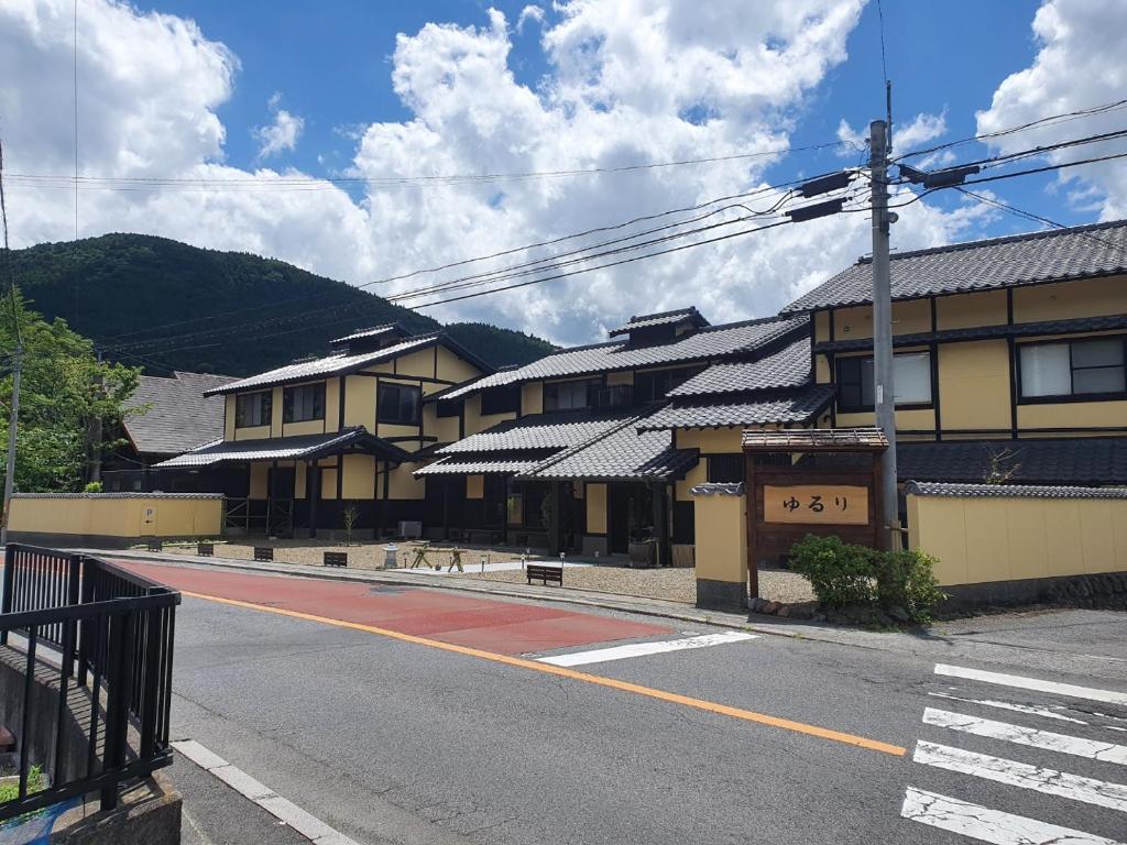 an empty street in a town with buildings at 素泊り旅館 Yururi in Yufuin