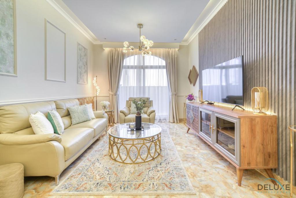 Posezení v ubytování Ornate 2BR at Diamond Views 1, Jumeirah Village Circle by Deluxe Holiday Homes