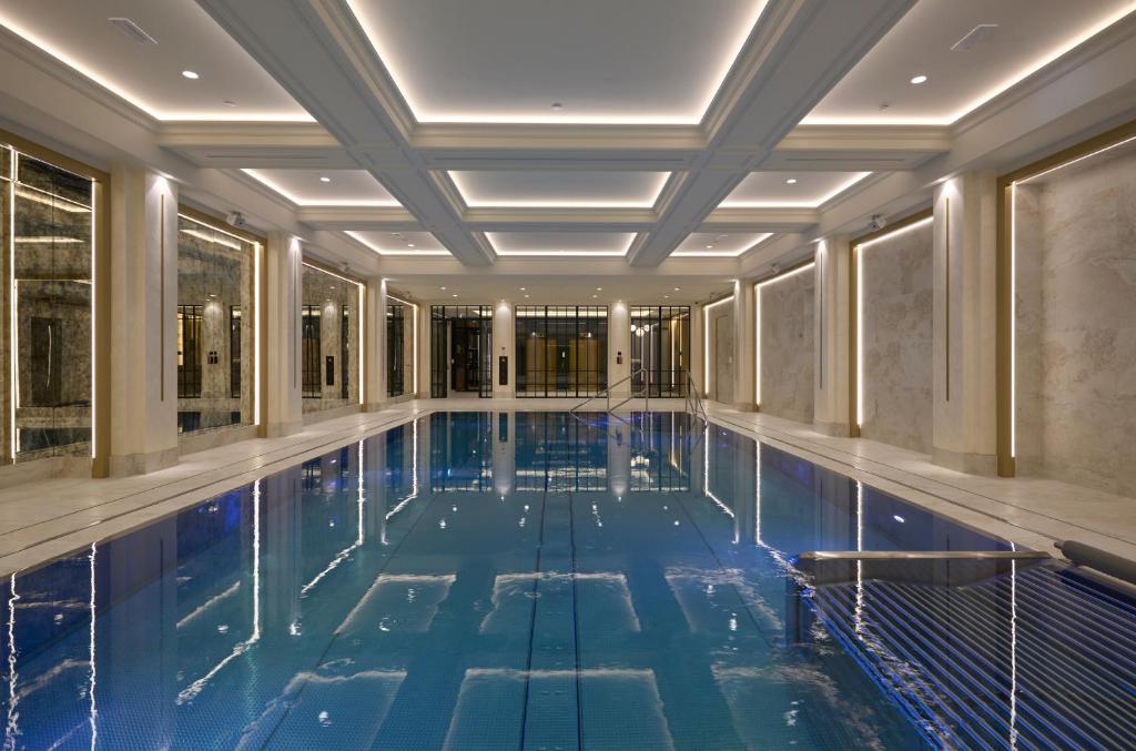 Bazén v ubytovaní Hotel Saski Krakow Curio Collection by Hilton alebo v jeho blízkosti
