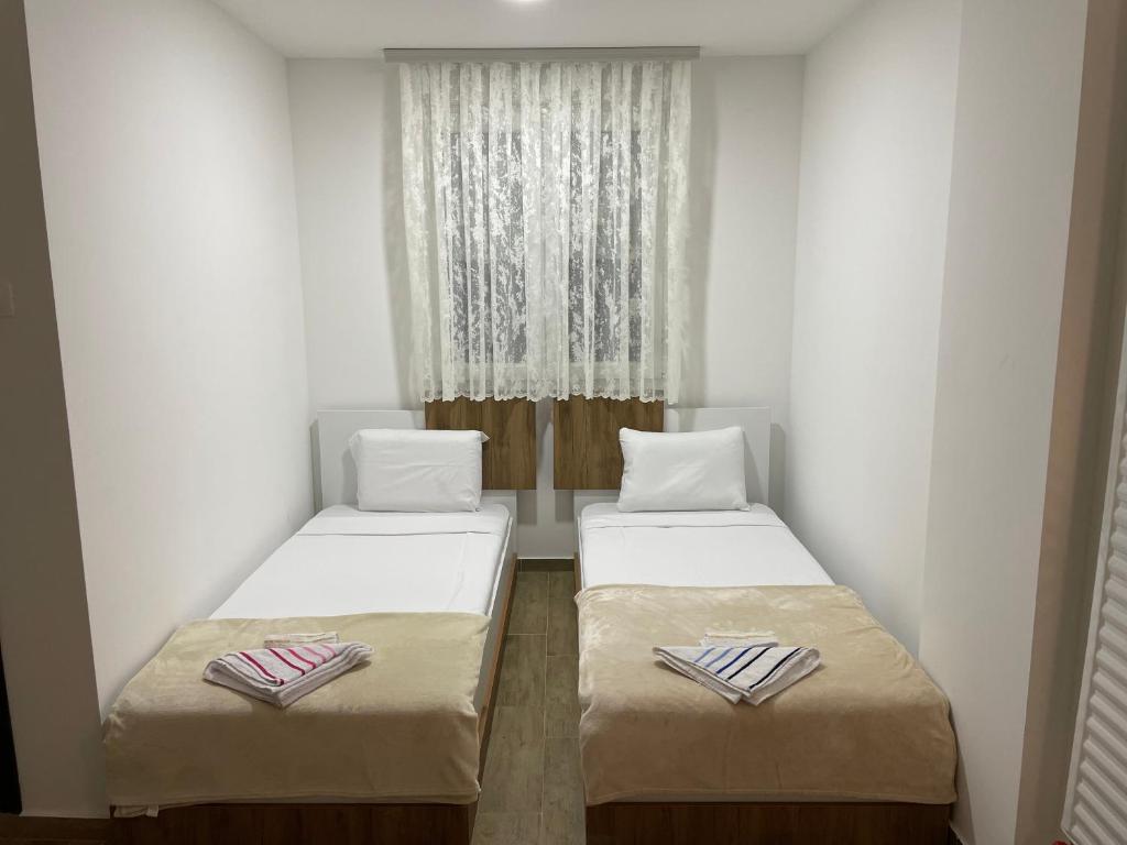 Postel nebo postele na pokoji v ubytování Prenociste "Pače 027" Accommodation "Pace 027"