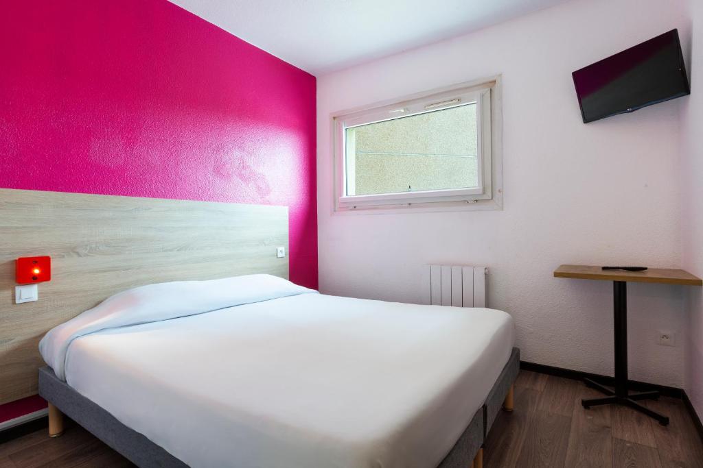 TV a/nebo společenská místnost v ubytování Hôtel F1 Reims Tinqueux