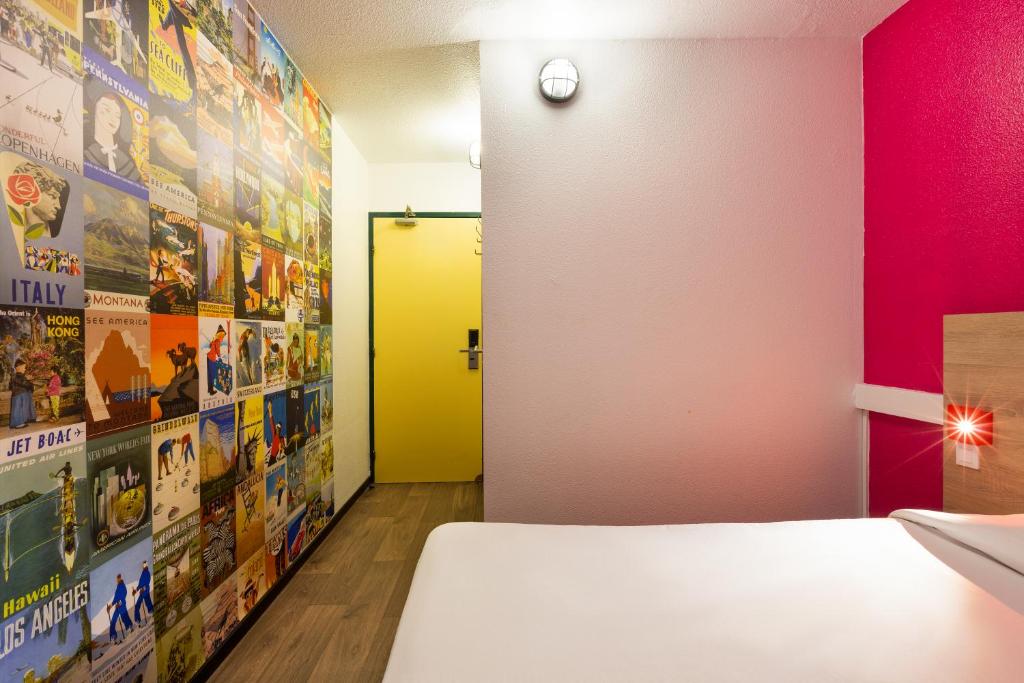 Postel nebo postele na pokoji v ubytování Hôtel F1 Reims Tinqueux
