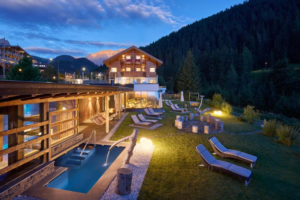 Bazén v ubytování Hotel Comploj Adults only nebo v jeho okolí