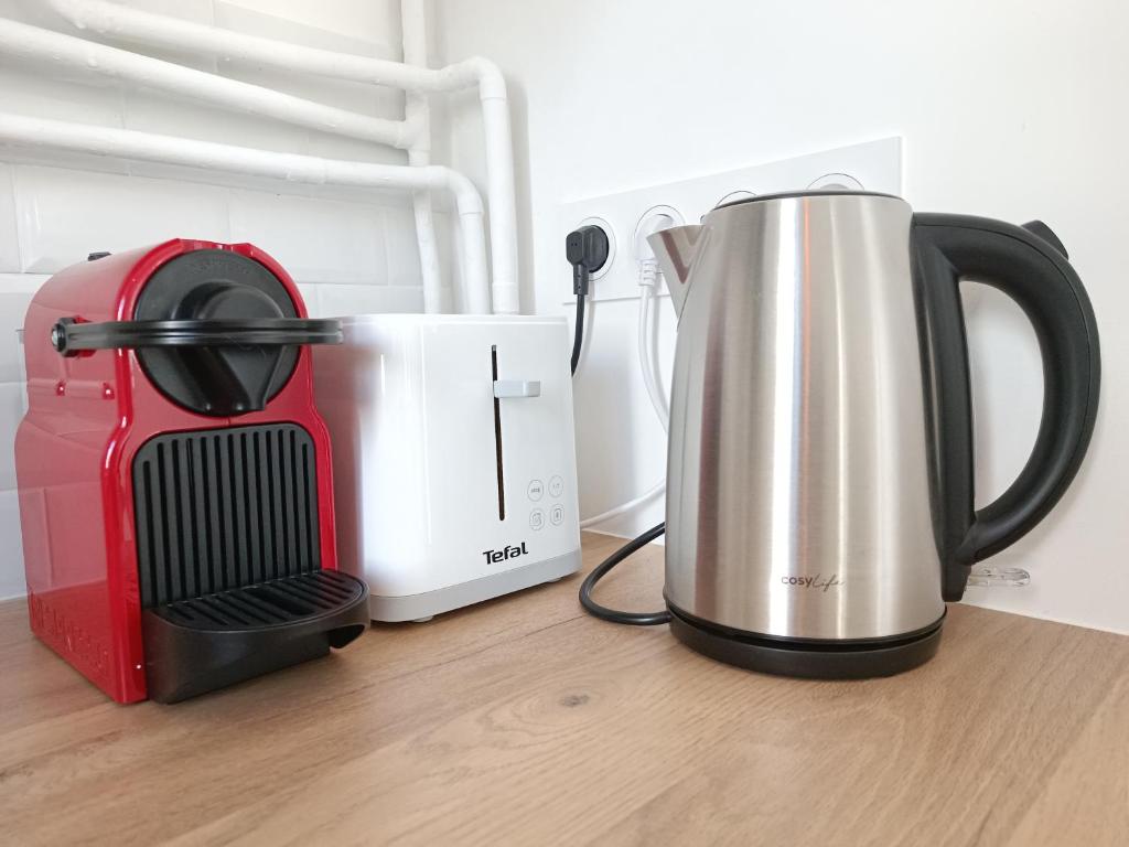 a coffee maker and a toaster sitting on a table at L&#39;Atelier d&#39;Oscar in Le Havre